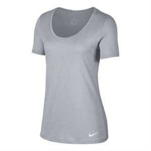 NEW Women’s Nike Dry Training Top Med